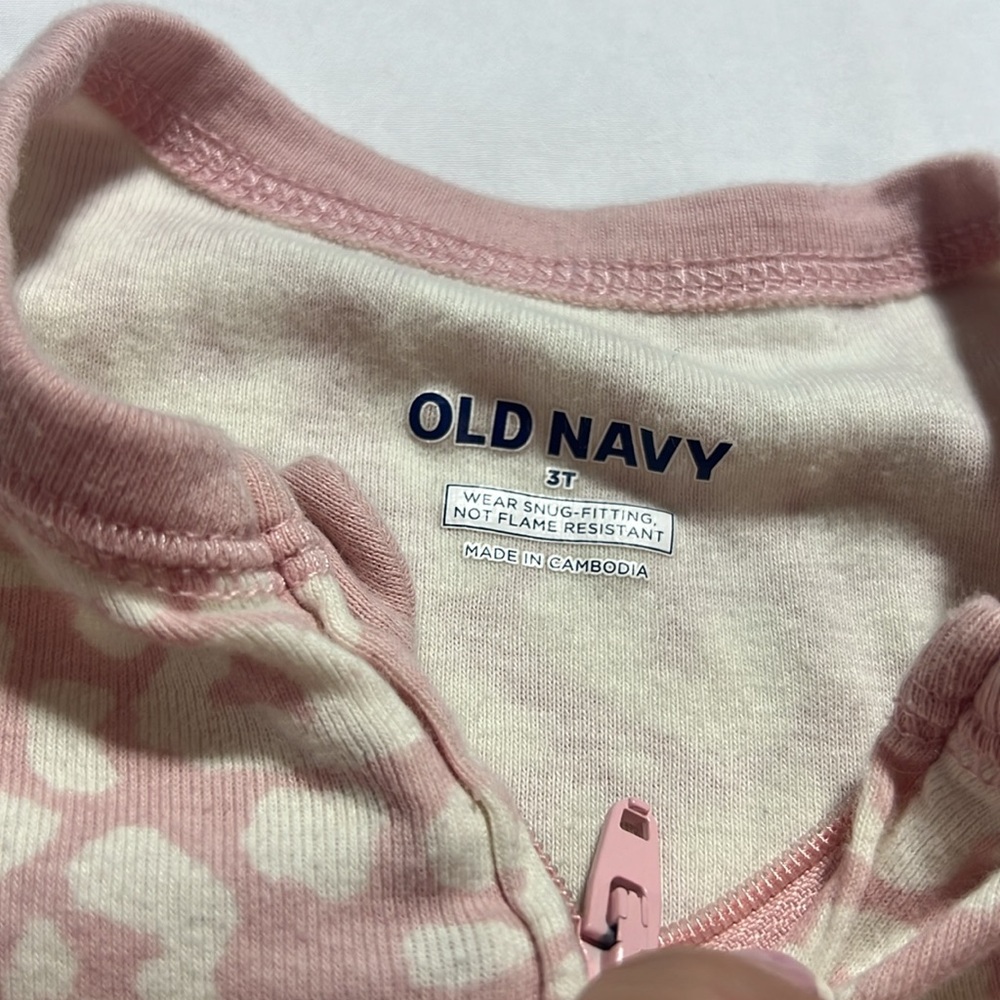 Old navy 3t zip Jammie’s animal print - Picture 2 of 6